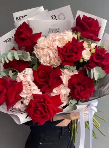 Сборный букет &laquo;Красная волна&raquo; от интернет-магазина цветов в 