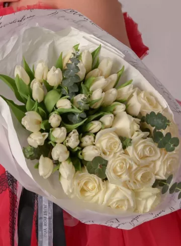 Сборный букет &laquo;Белый танец&raquo; от интернет-магазина цветов в 