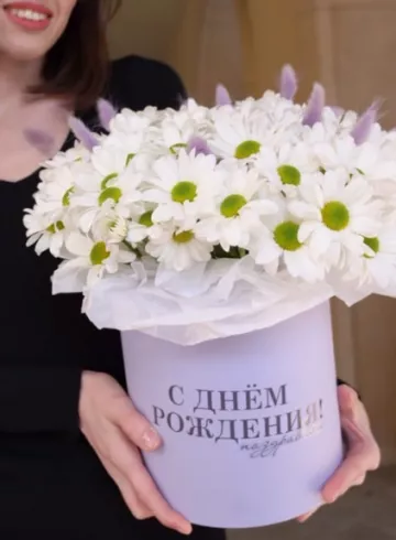 Цветы в шляпной коробке «Улыбка» от интернет-магазина цветов в 