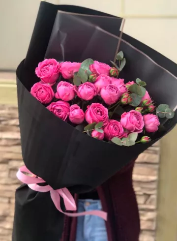 Монобукет кустовых роз из  «Незнакомка» от интернет-магазина цветов в 