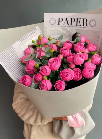 Монобукет из кустовых роз с эвкалиптом &laquo;Розовое шампанское&raquo; от интернет-магазина цветов в 