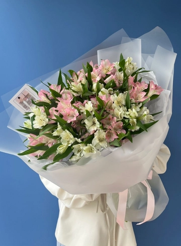 Монобукет из нежных альстромерий от интернет-магазина цветов в 