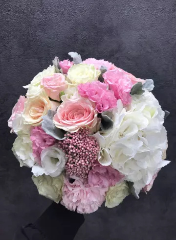 Свадебный букет из роз с эустомой от интернет-магазина цветов в 