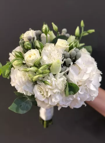 Свадебный букет из гортензии и роз от интернет-магазина цветов в 
