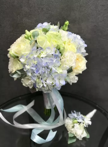 Свадебный букет белых роз и гортензий от интернет-магазина цветов в 