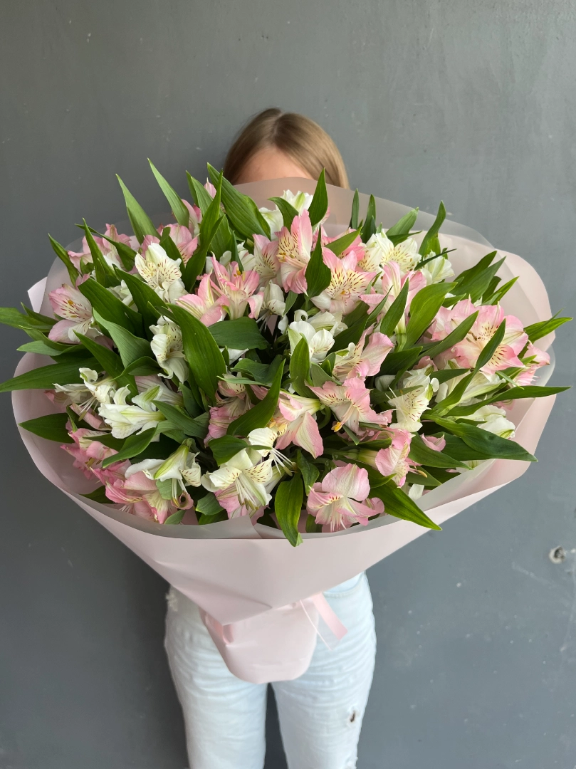 Букет из альстромерий в нежно-розовом  от интернет-магазина цветов в 