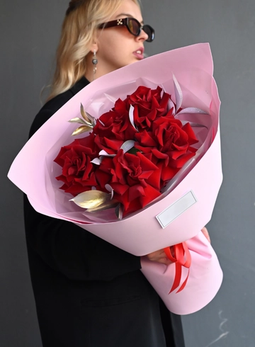 Букет из красых ажурных роз от интернет-магазина цветов в 