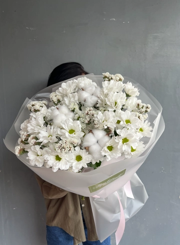 Букет из кустовой хризантемы с хлопком от интернет-магазина цветов в 