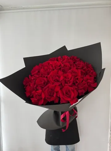 Монобукет из 25 ажурных роз от интернет-магазина цветов в 