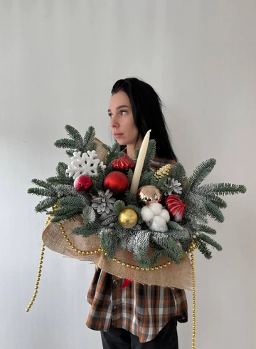 Мини композиция в красно-золотых оттенках от интернет-магазина цветов в 