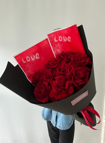 Монобукет из кружевных роз в стильном оформление от интернет-магазина цветов в 