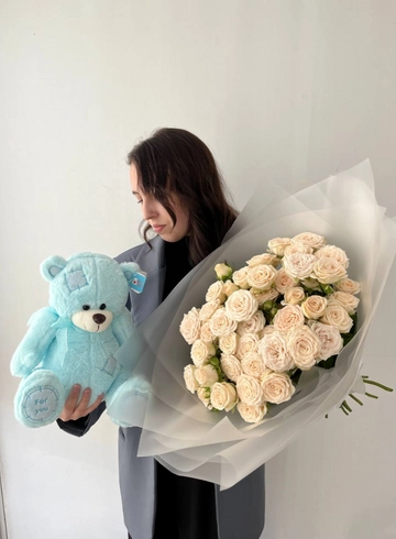 Комбо-набор из букета кустовых роз и мягкой игрушки от интернет-магазина цветов в 