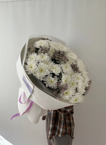 Букет из кустовых хризантем с лимониумом от интернет-магазина цветов в 