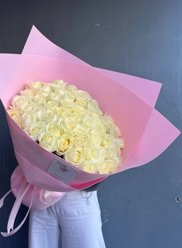 Букет из 51 белой розы  от интернет-магазина цветов в 